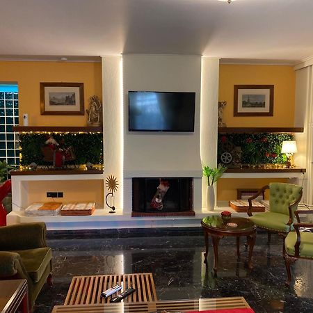 Sarakin'S Mansion Luxury Retreat Apartment Athena Bagian luar foto